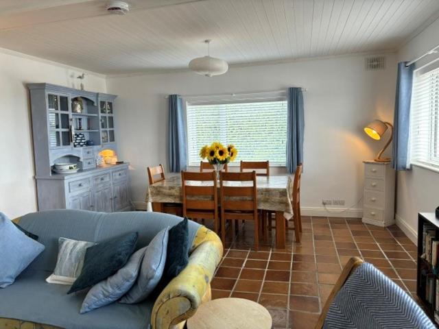 באליקונילי Beachcomber Cottages חדר תמונה